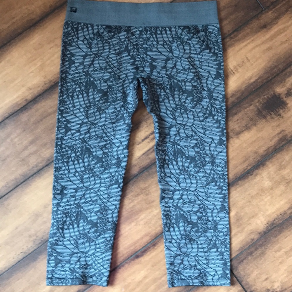 Fabletics capris - Picture 4 of 5